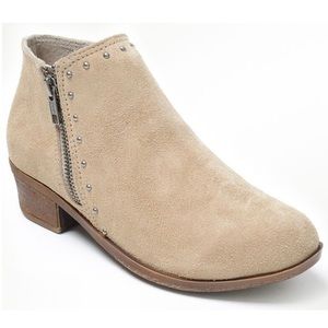 4/$25 Minnetonka Womens Brie Side Zip Stud Booties Round Toe in Cream- 8.5 Suede